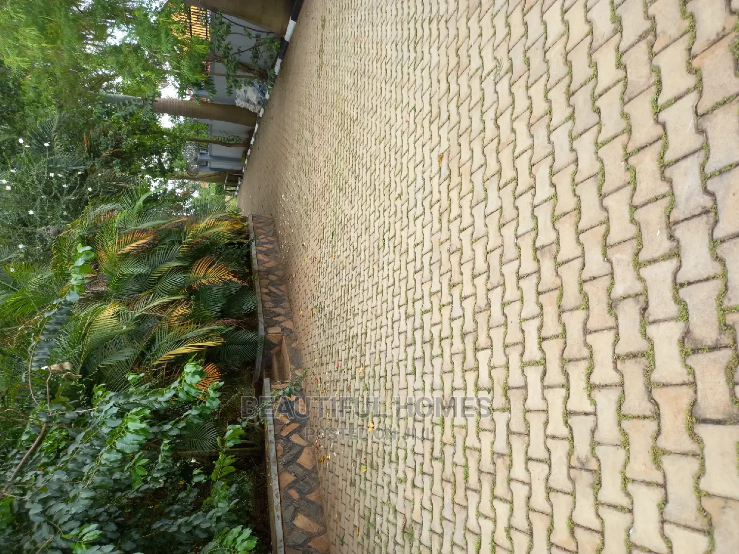 Furnished 4bdrm Bungalow in Kira Prime for Sale