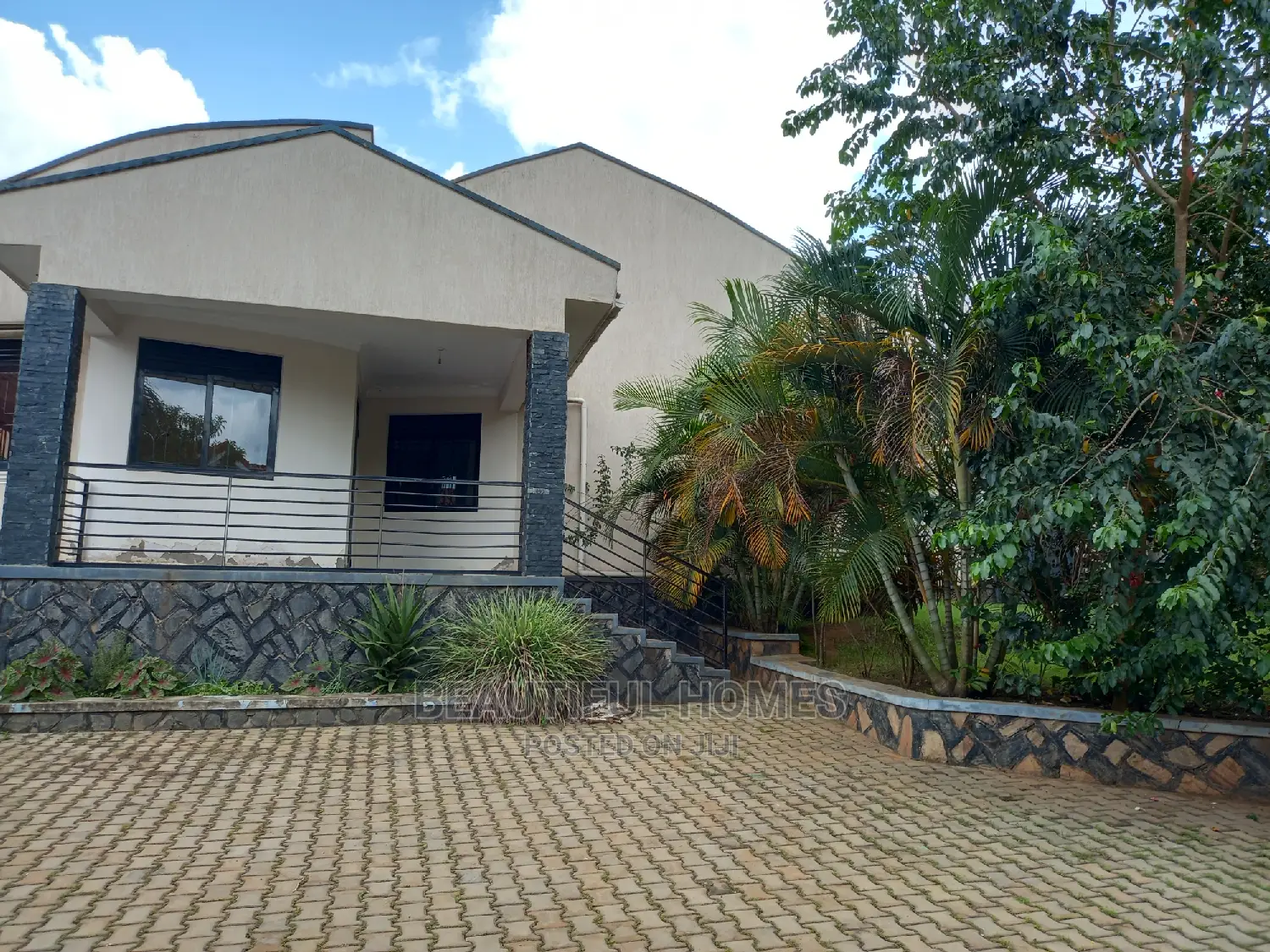 Furnished 4bdrm House in Kira Executive for Sale