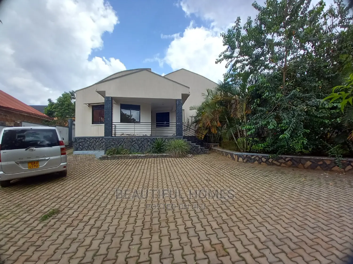 Furnished 4bdrm House in Kira Executive for Sale