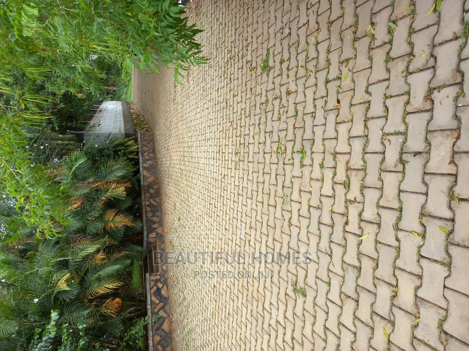 Furnished 4bdrm Bungalow in Kira for Sale