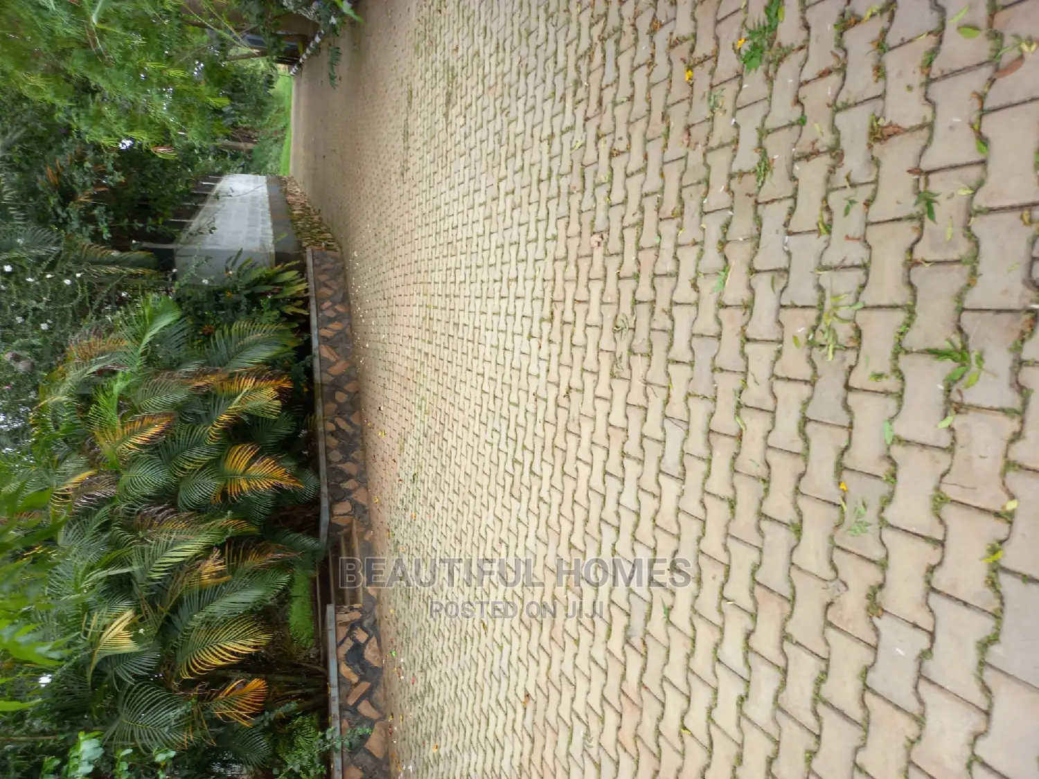 Furnished 4bdrm Bungalow in Kira for Sale