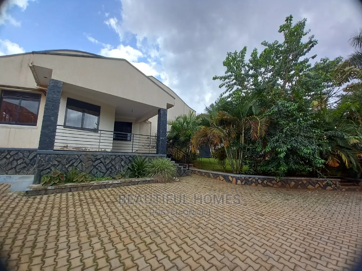 Furnished 4bdrm Bungalow in Kira for Sale
