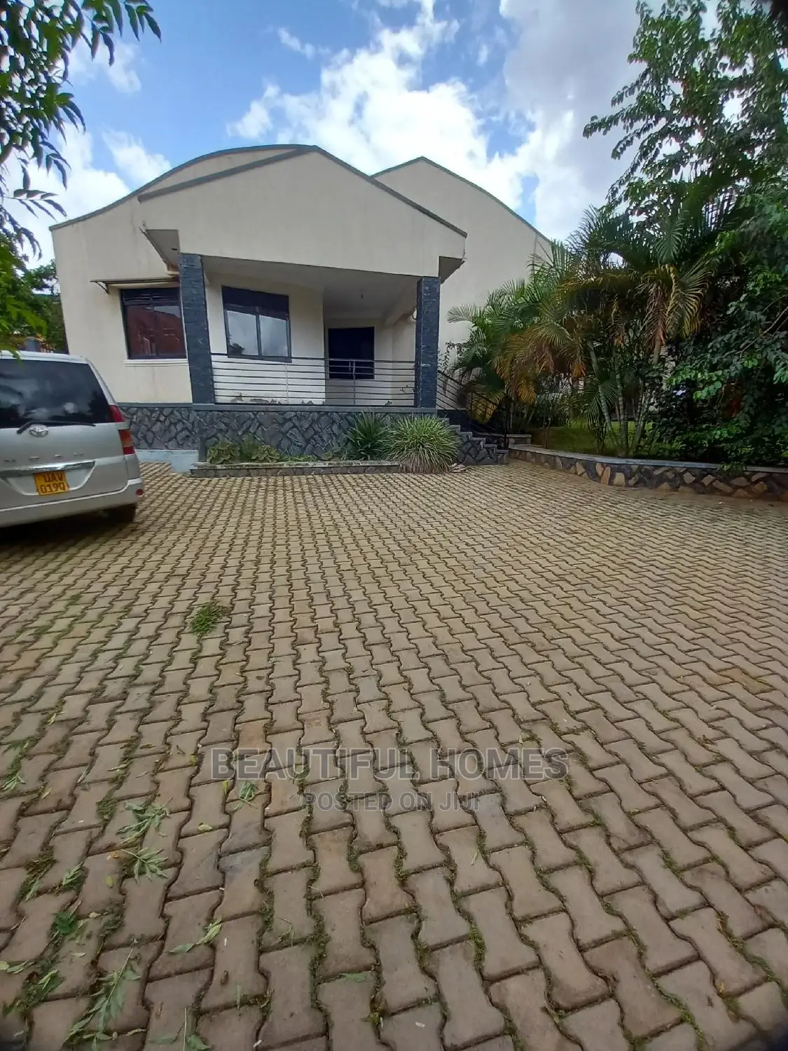Furnished 4bdrm Bungalow in Kira for Sale