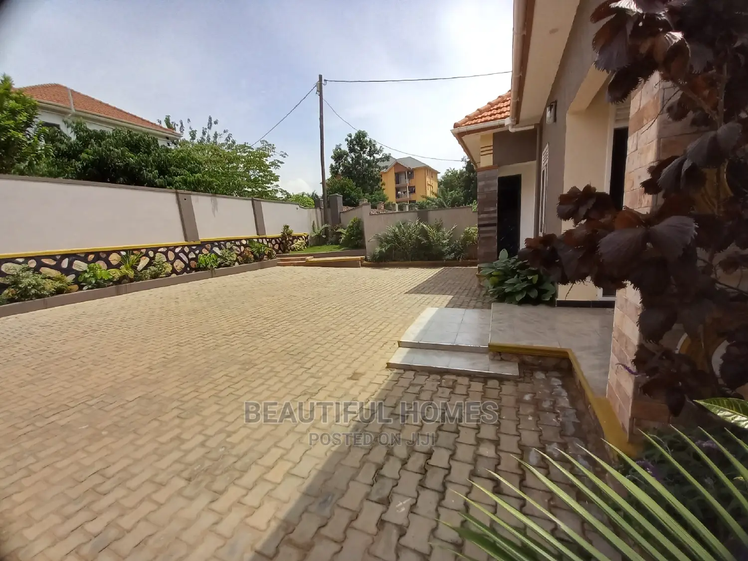 Furnished 4bdrm Bungalow in Kira Mamerito Road for Sale