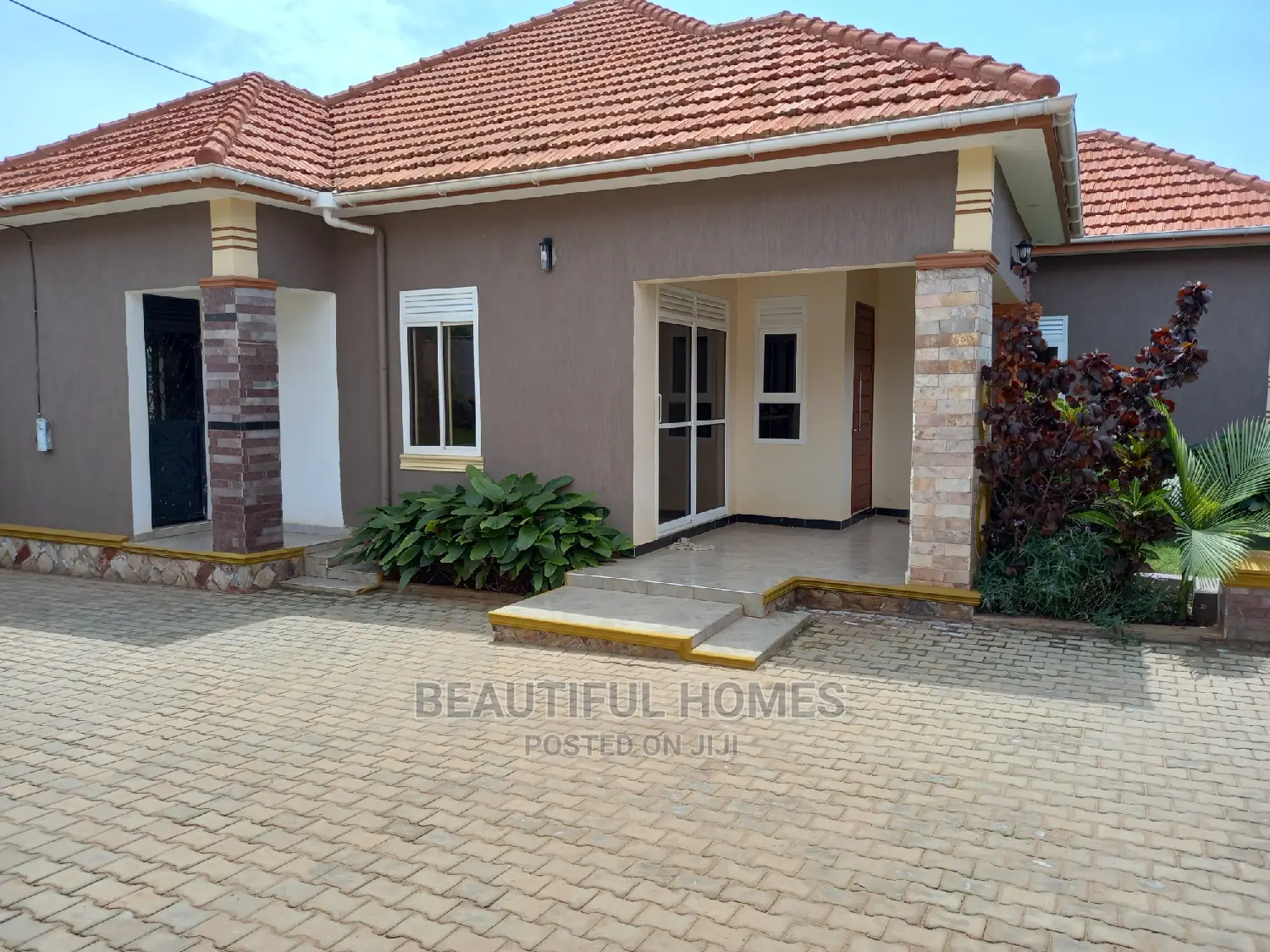 Furnished 4bdrm Bungalow in Kira Ministers for Sale