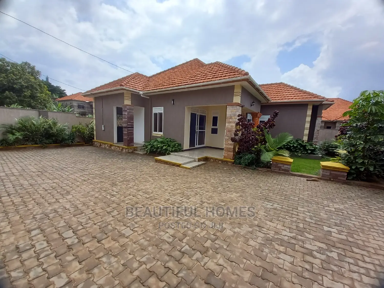 Furnished 4bdrm House in Kira Tarmacked for Sale