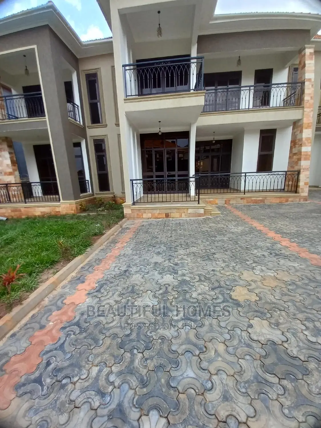 Furnished 7bdrm Mansion in Najjera Rich, Central Division for Sale