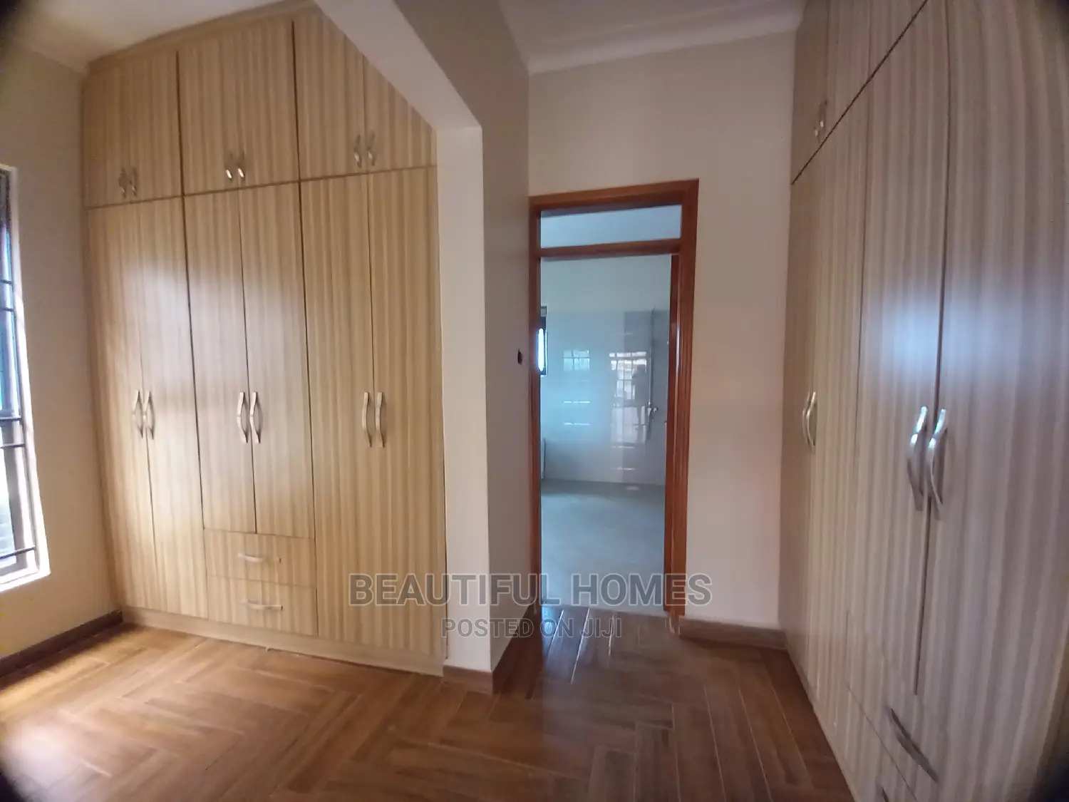 Furnished 7bdrm Mansion in Najjera Mansions, Central Division for Sale