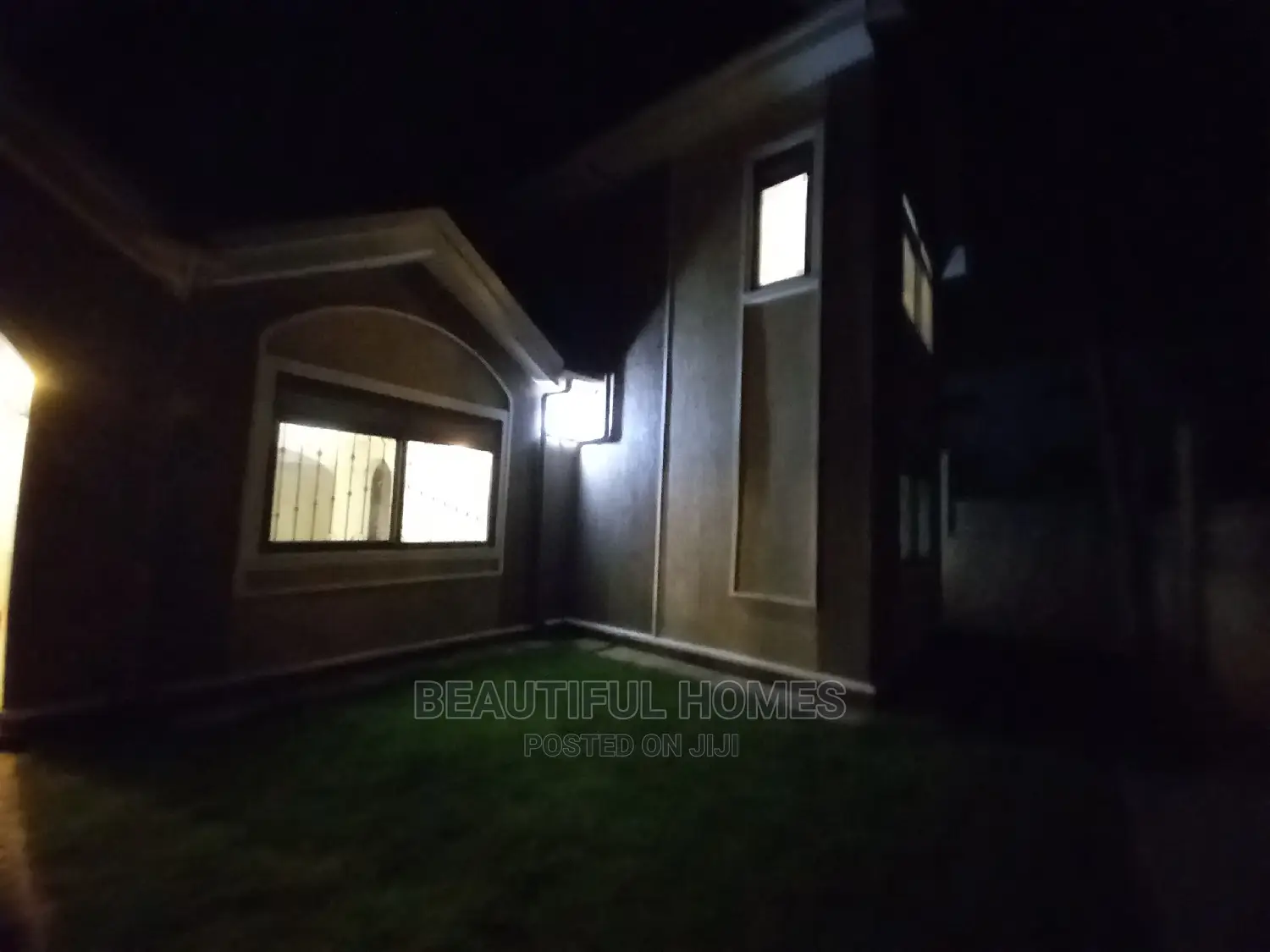 Furnished 4bdrm Mansion in Kira Wealthy for Sale