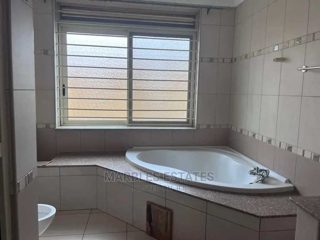 5bdrm House in Mutungo, Central Division for Rent