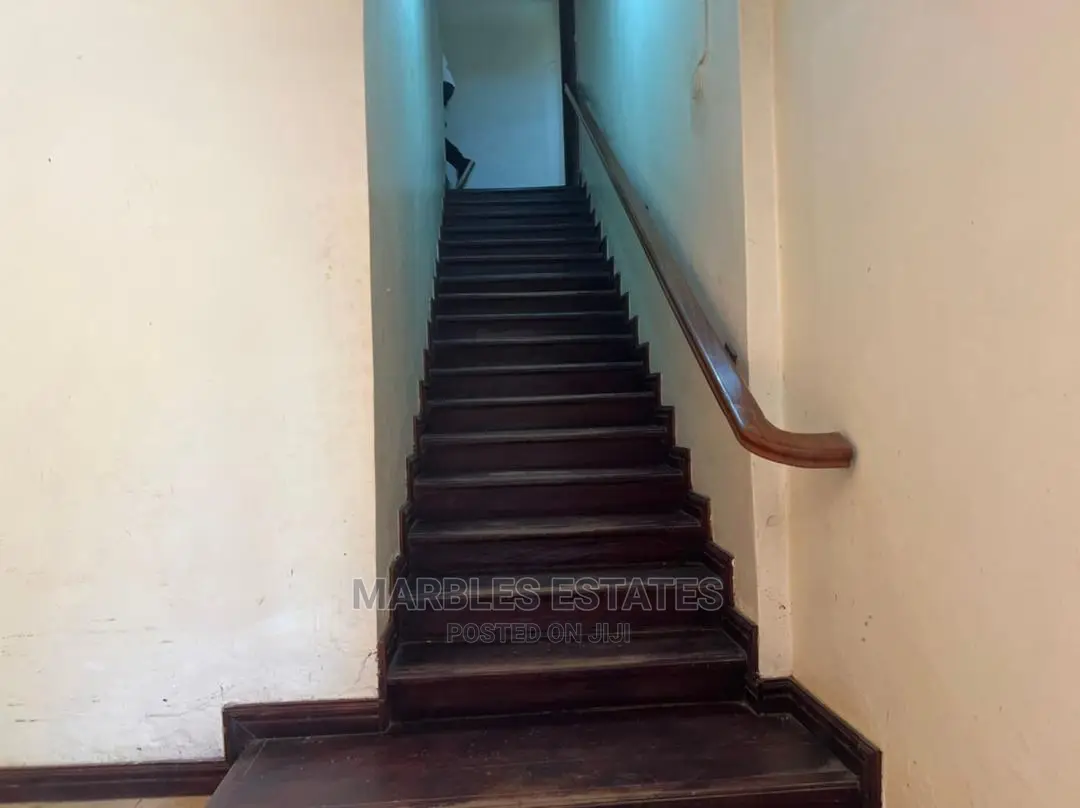 10bdrm House in Kololo, Central Division for Rent