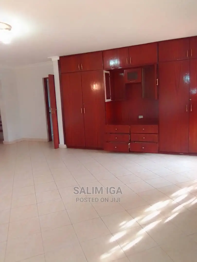 3bdrm Townhouse/Terrace in Kololo Property, Central Division for Rent
