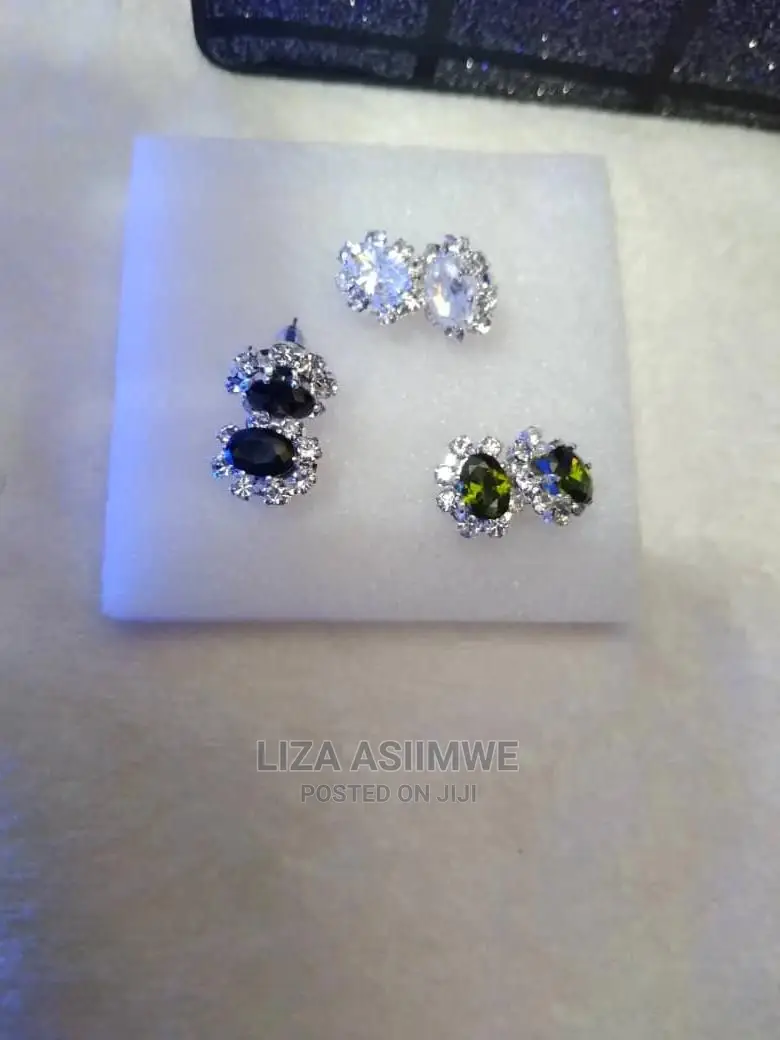 Lady Simple Earpins
