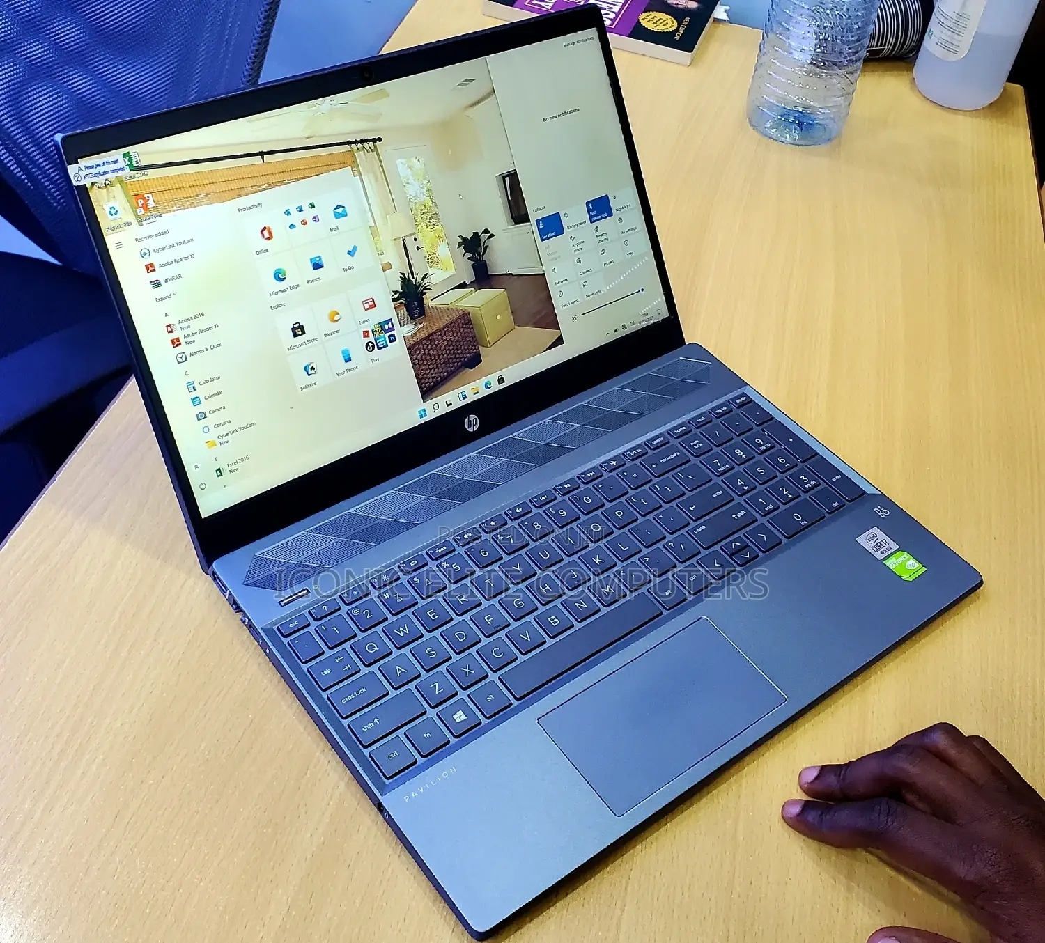 New Laptop HP Pavilion 15 8GB Intel Core I5 SSHD (Hybrid) 1T