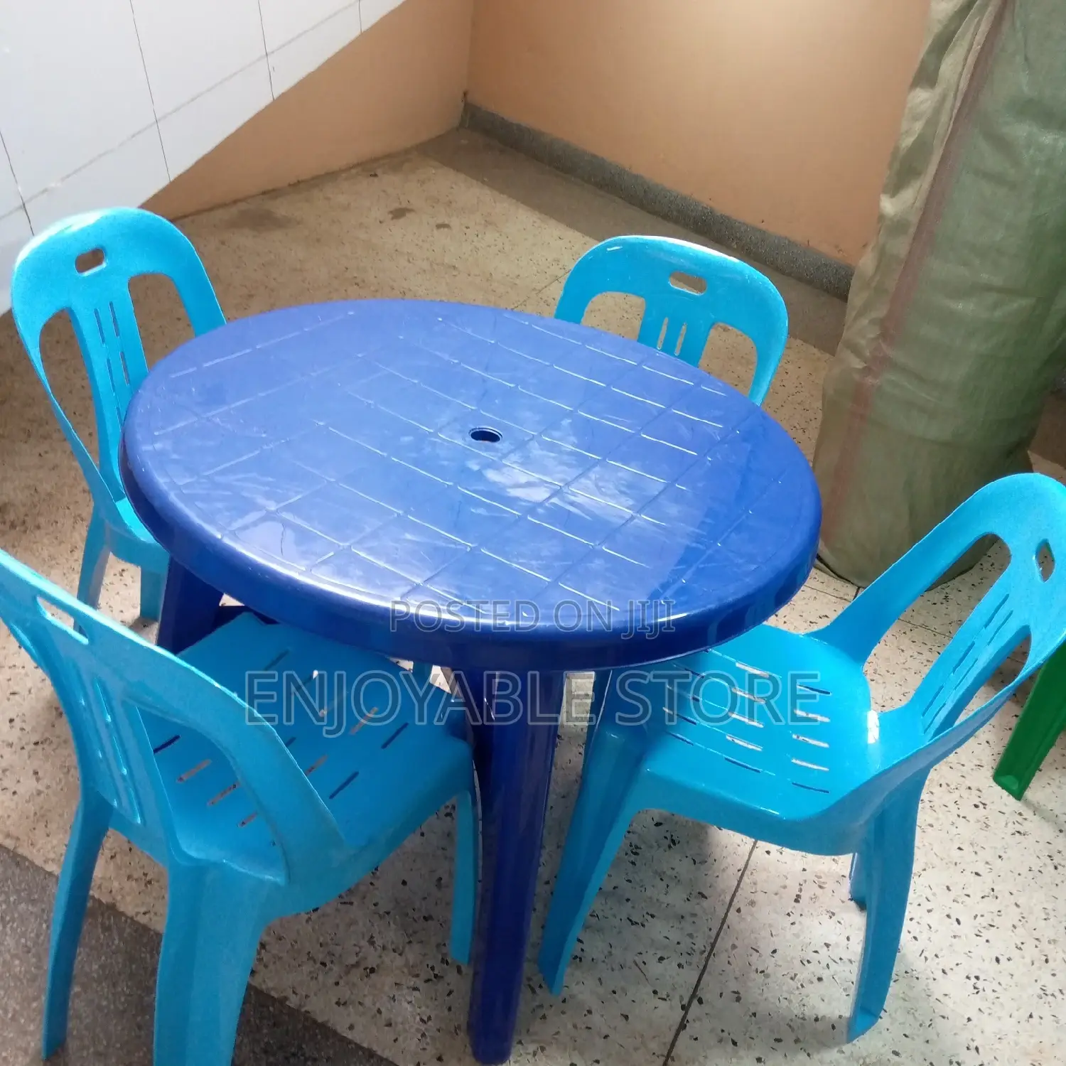 Plastic Strong Set of 4 Armless Chairs and Round Table