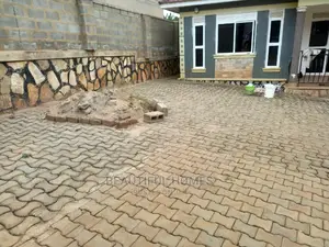 Furnished 3bdrm House in Kira Corporates for Sale