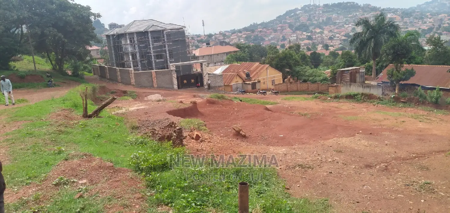 Very Beautiful Half Acre on in Heart of Makindye Kizungu