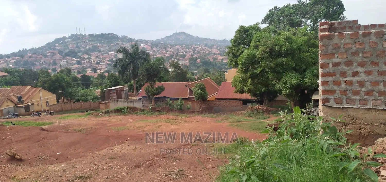 Very Beautiful Half Acre on in Heart of Makindye Kizungu
