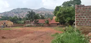 Very Beautiful Half Acre on in Heart of Makindye Kizungu