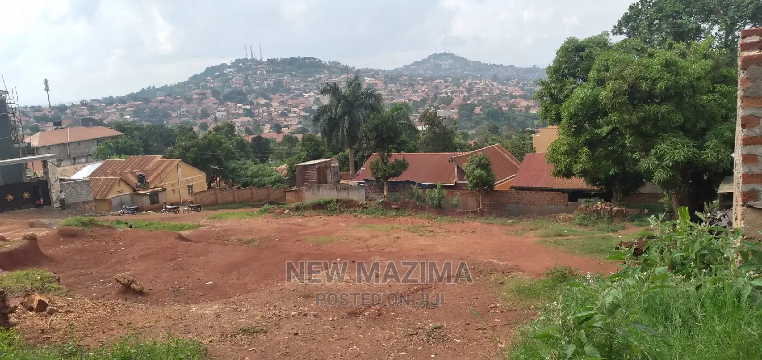 Very Beautiful Half Acre on in Heart of Makindye Kizungu