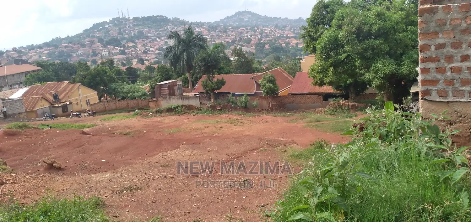Very Beautiful Half Acre on in Heart of Makindye Kizungu