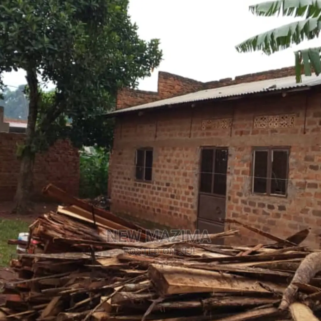 2bdrm House in Kawempe Kawanda, Central Division for Sale