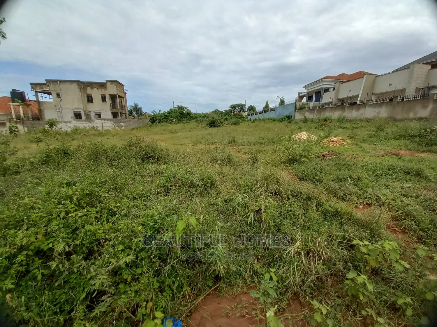 Kira 100 by 100 in Rich Neighborhood on Sell