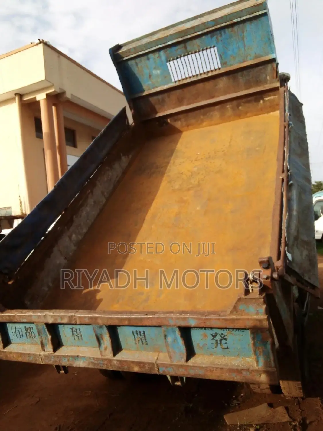 Hino Dumper