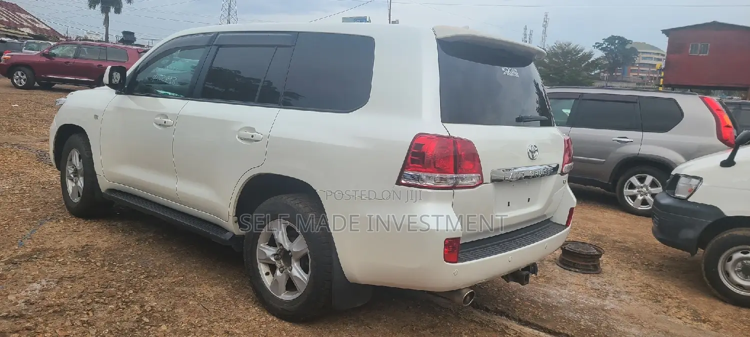Toyota Land Cruiser 2009 White
