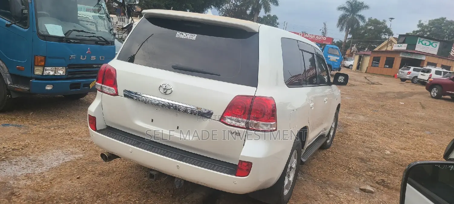 Toyota Land Cruiser 2009 White