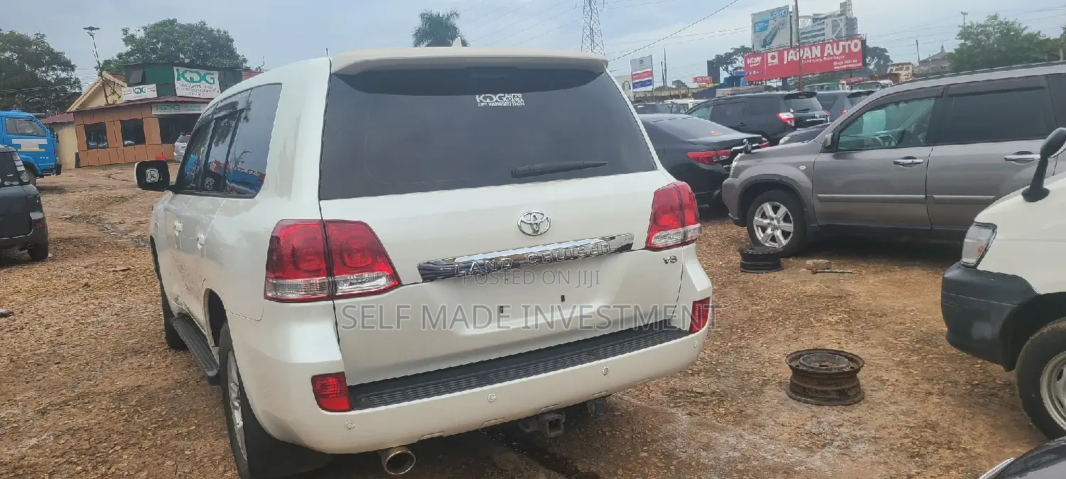 Toyota Land Cruiser 2009 White