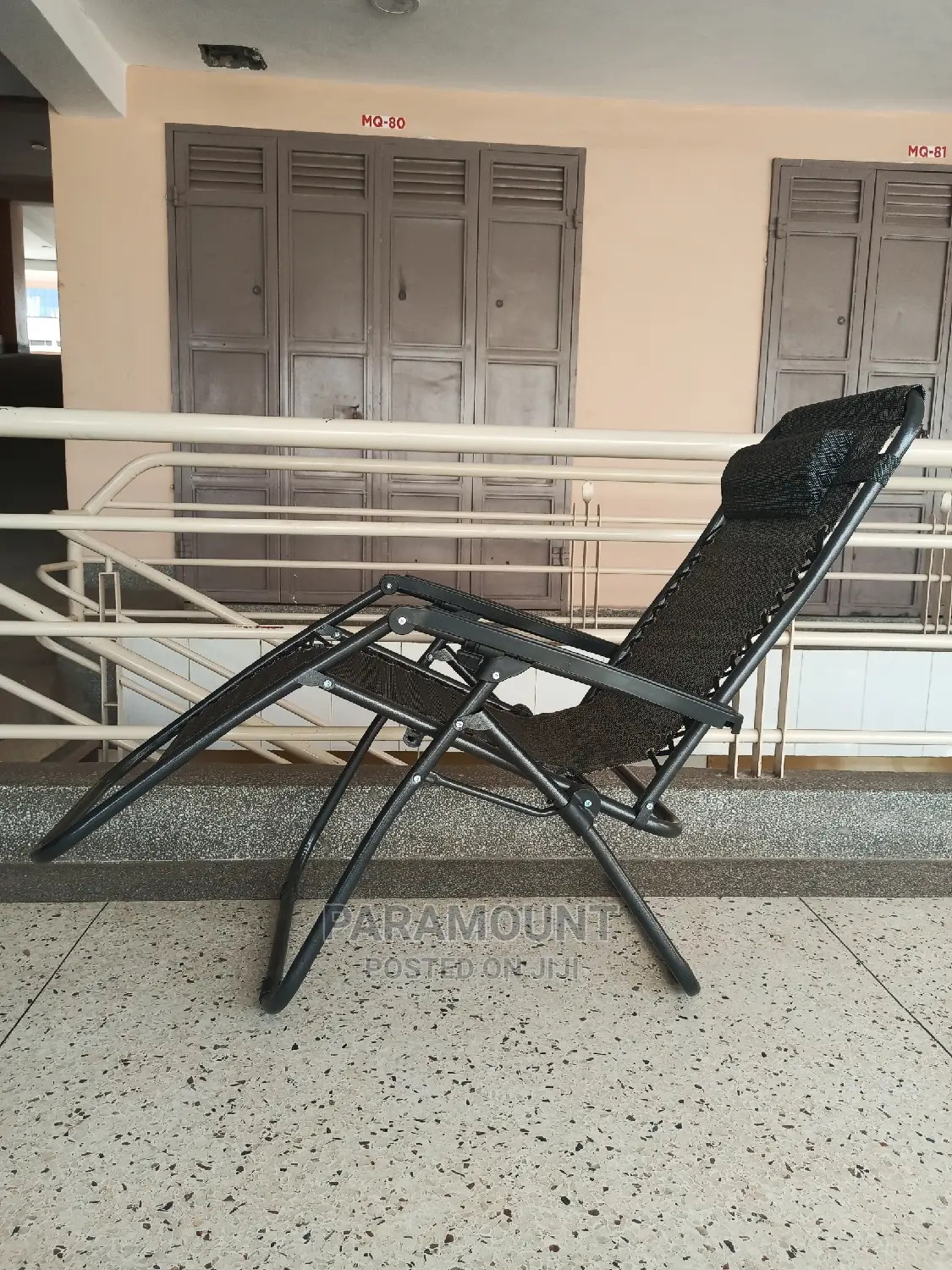 Zero Gravity Inclining Chair