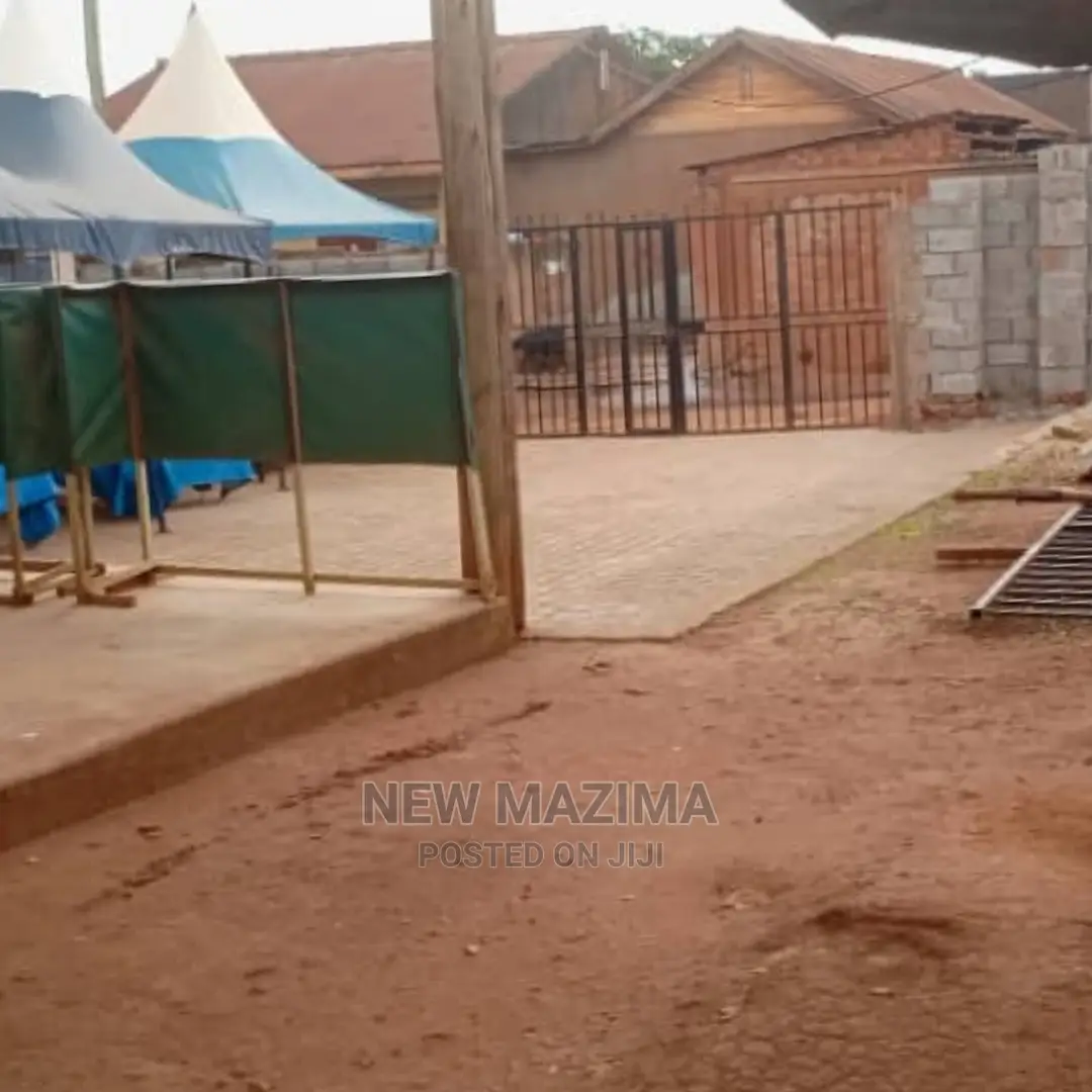 Very Busy Bar and Pool Table Is for Rent Inheart of Makindye