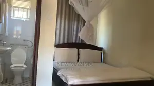 Three Star Hotel Forcedsale After Munyony With Private Title