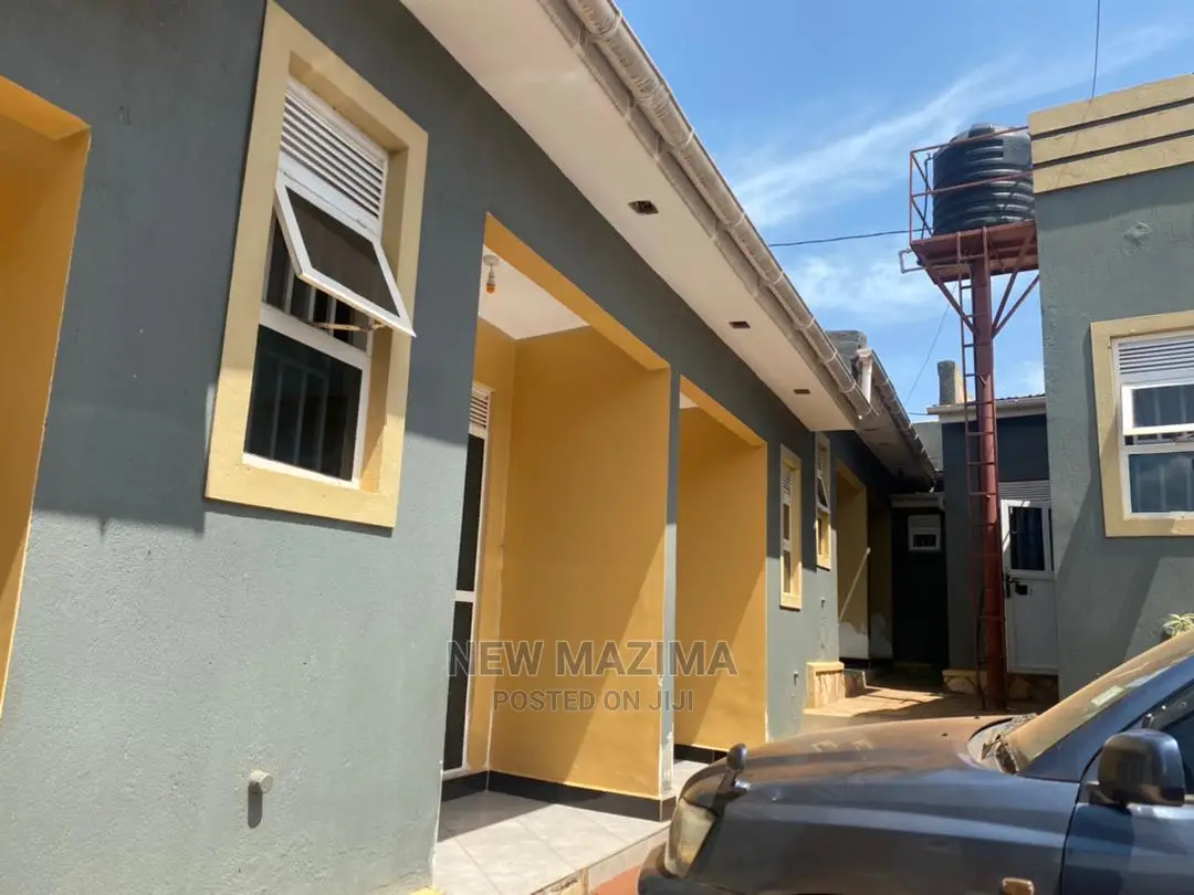 Three Star Hotel Forcedsale After Munyony With Private Title