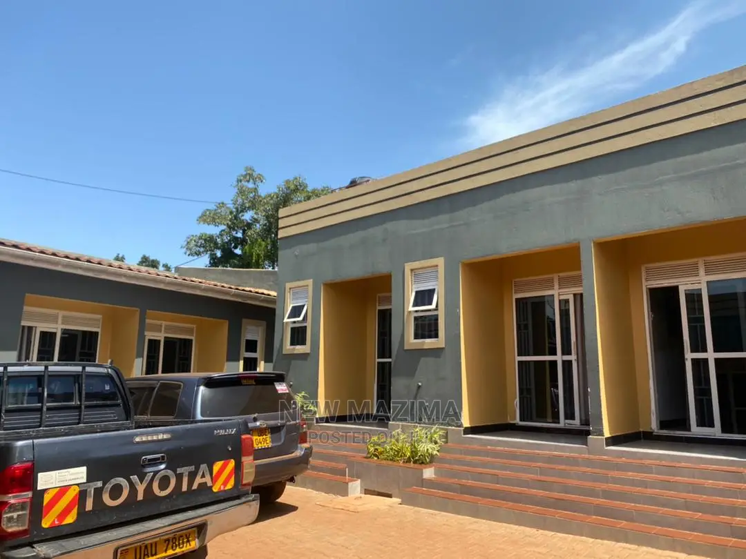 Three Star Hotel Forcedsale After Munyony With Private Title