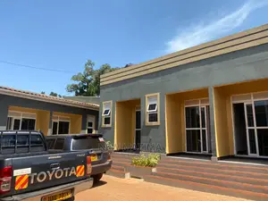 Three Star Hotel Forcedsale After Munyony With Private Title