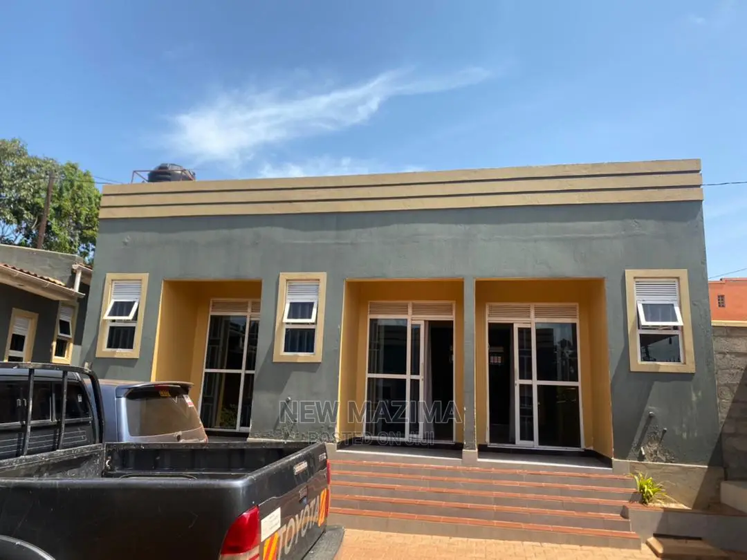 Three Star Hotel Forcedsale After Munyony With Private Title