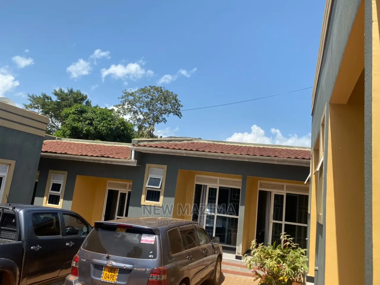 Three Star Hotel Forcedsale After Munyony With Private Title