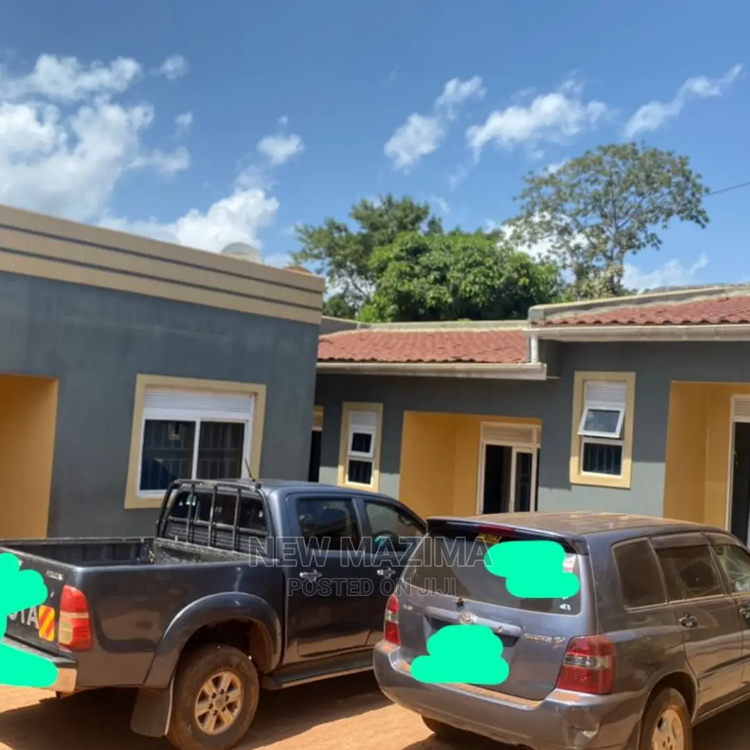 Three Star Hotel Forcedsale After Munyony With Private Title