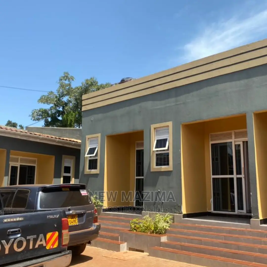 Three Star Hotel Forcedsale After Munyony With Private Title