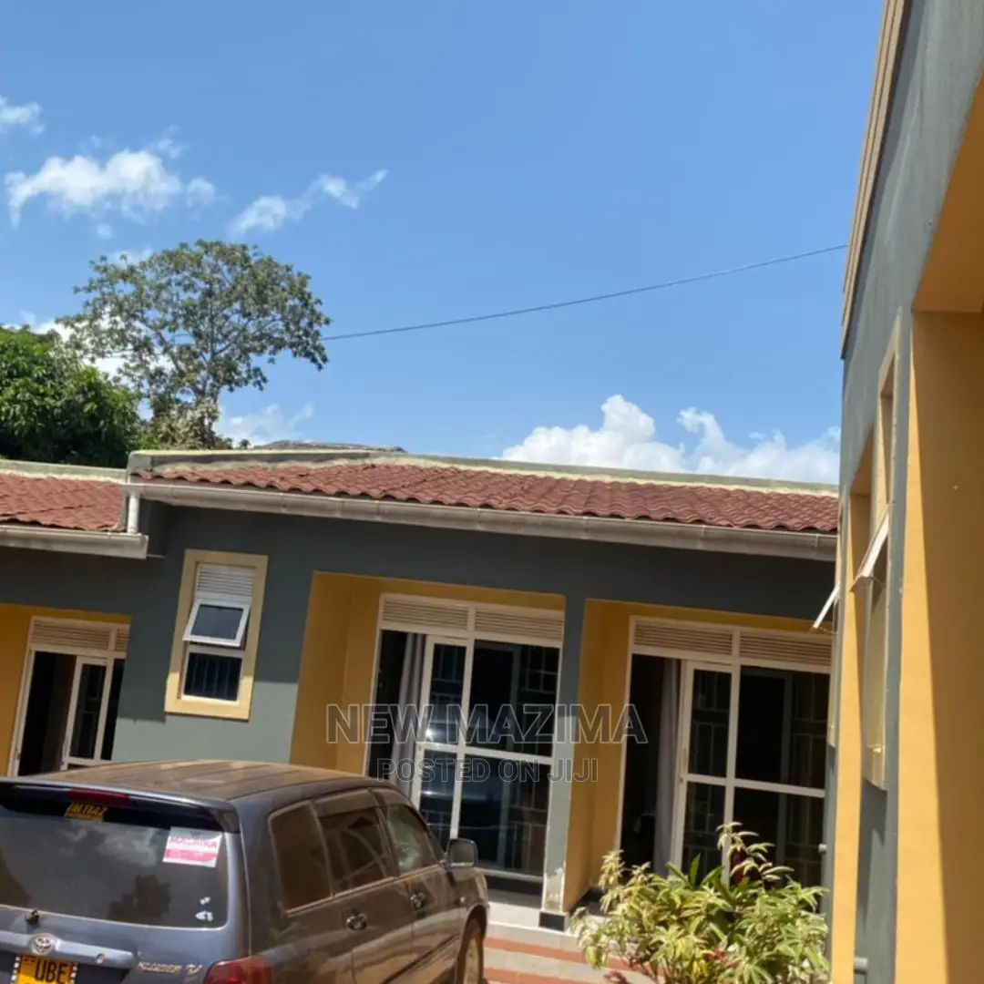 Three Star Hotel Forcedsale After Munyony With Private Title