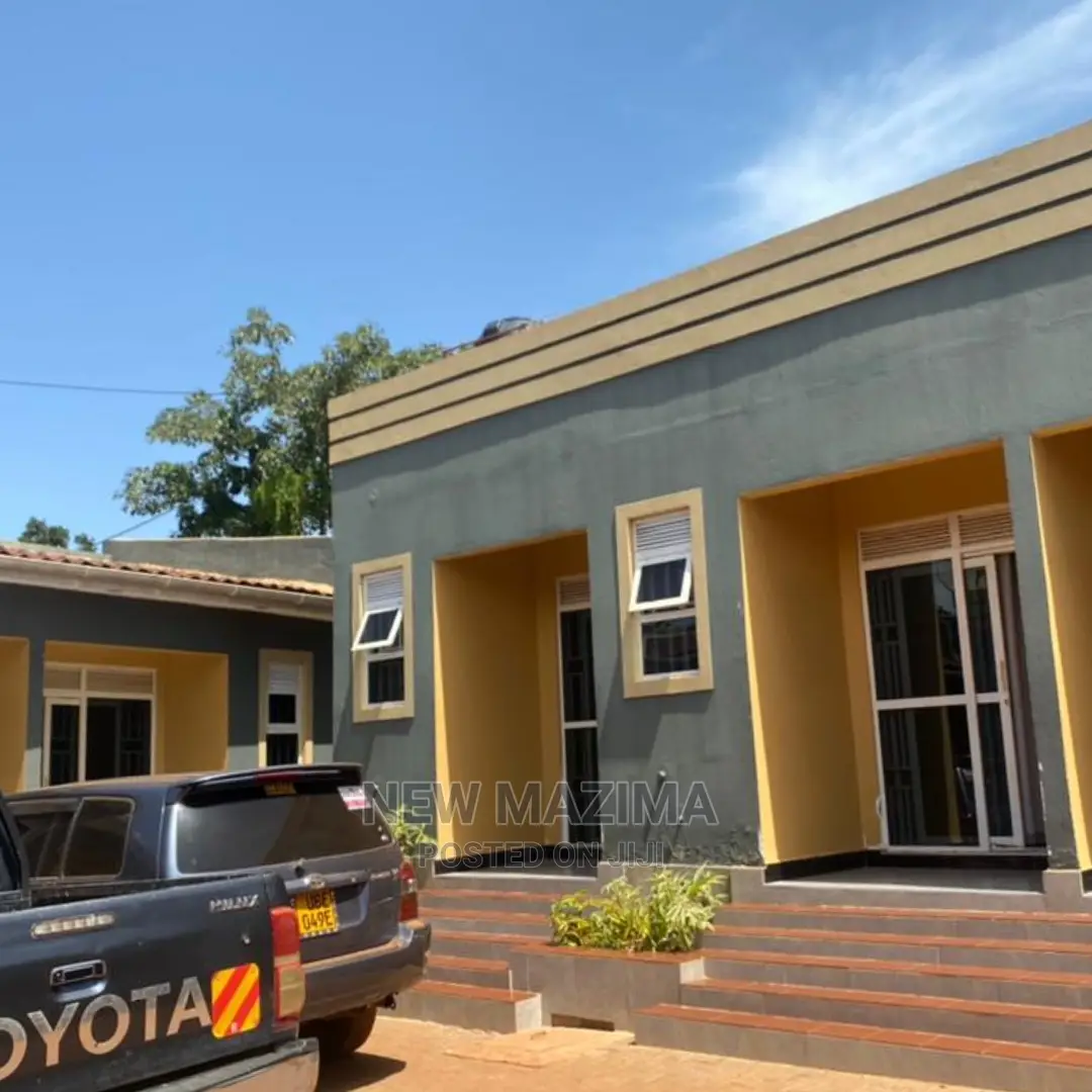 Three Star Hotel Forcedsale After Munyony With Private Title