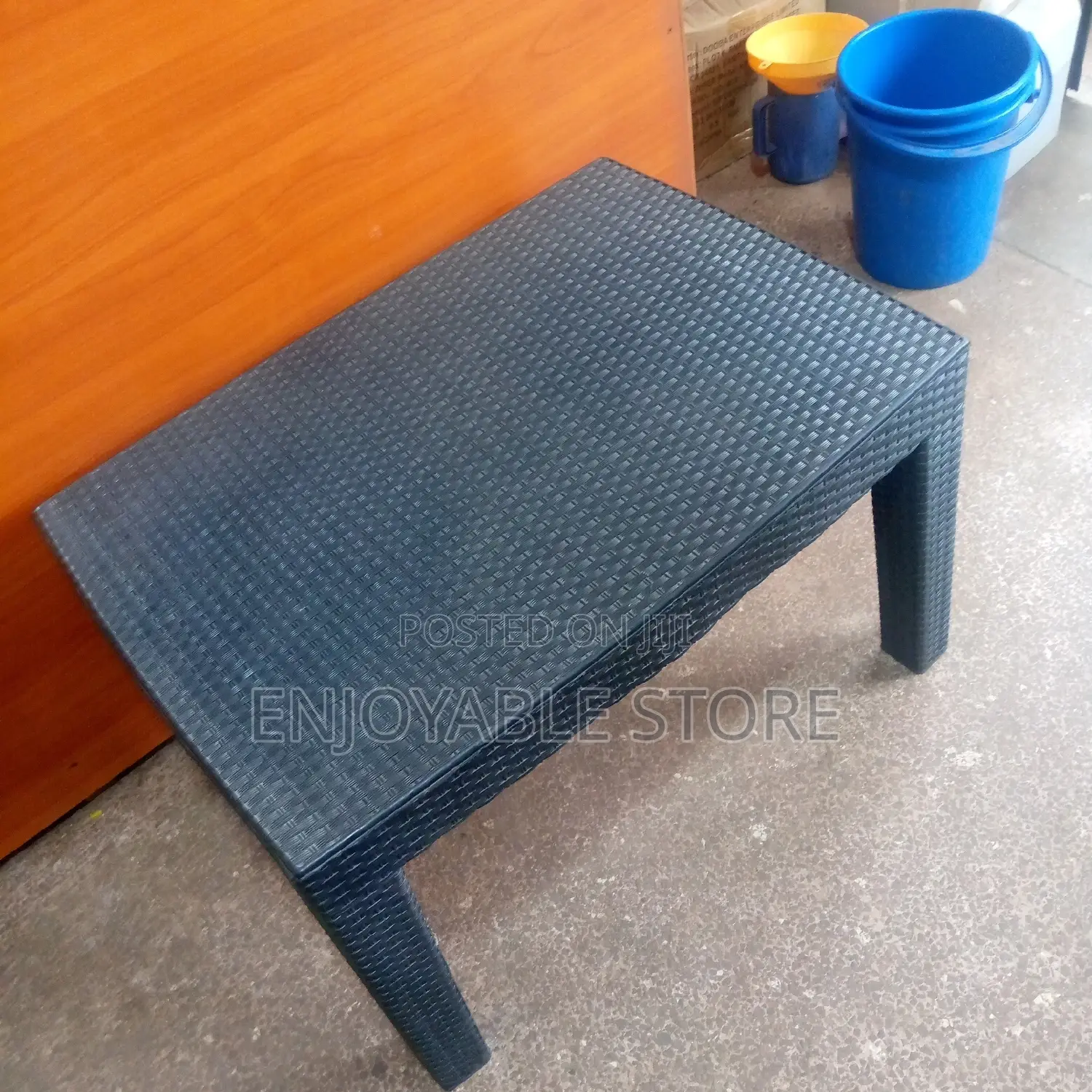 Plastic Strong Medium Table