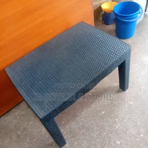 Plastic Strong Medium Table