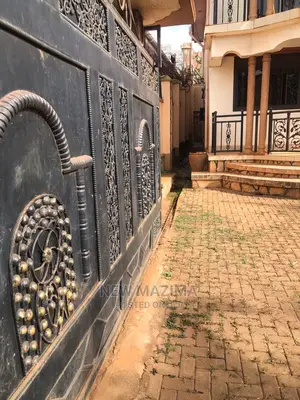 4bdrm Mansion in Makindye Heights, Division B for Sale
