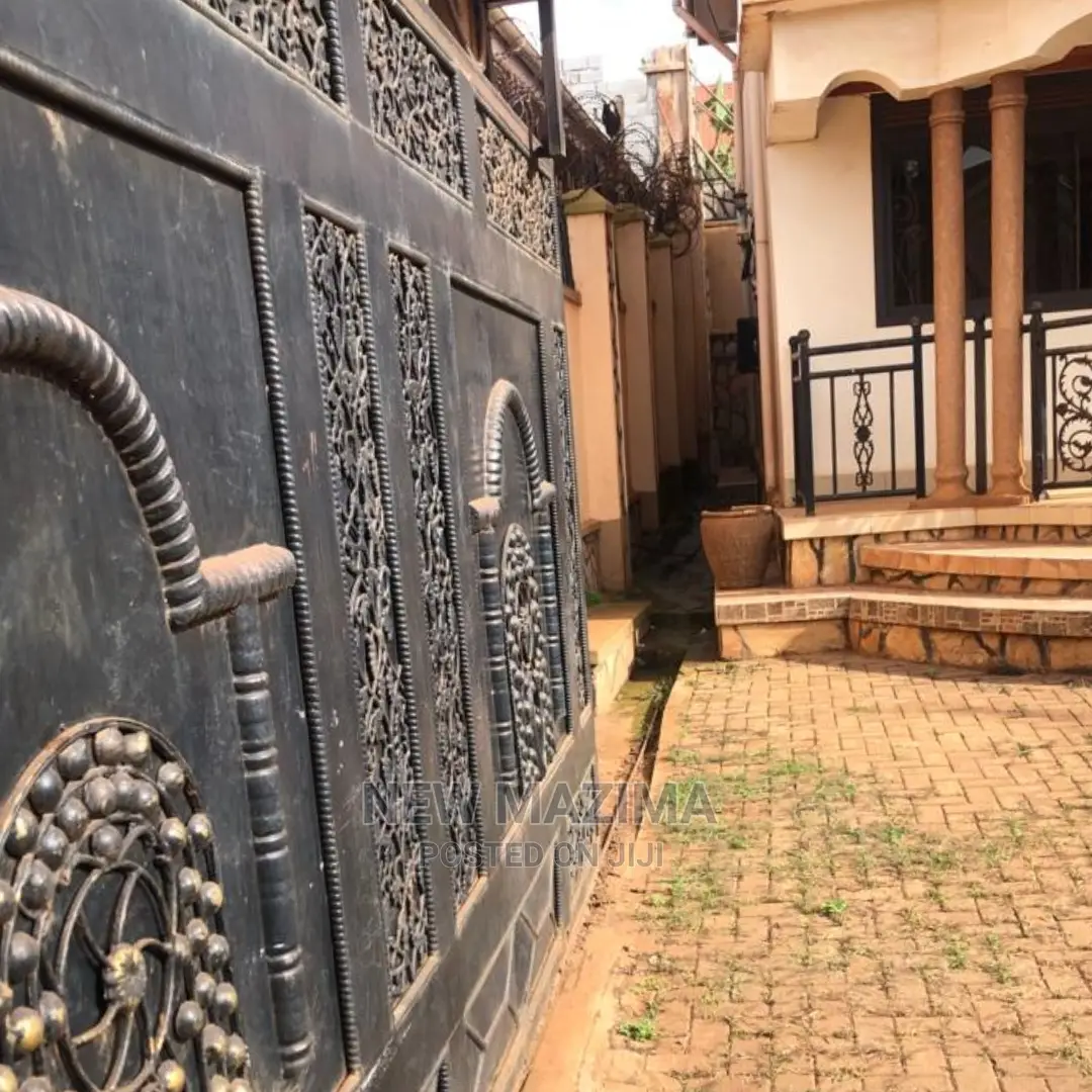 4bdrm Mansion in Makindye Heights, Division B for Sale
