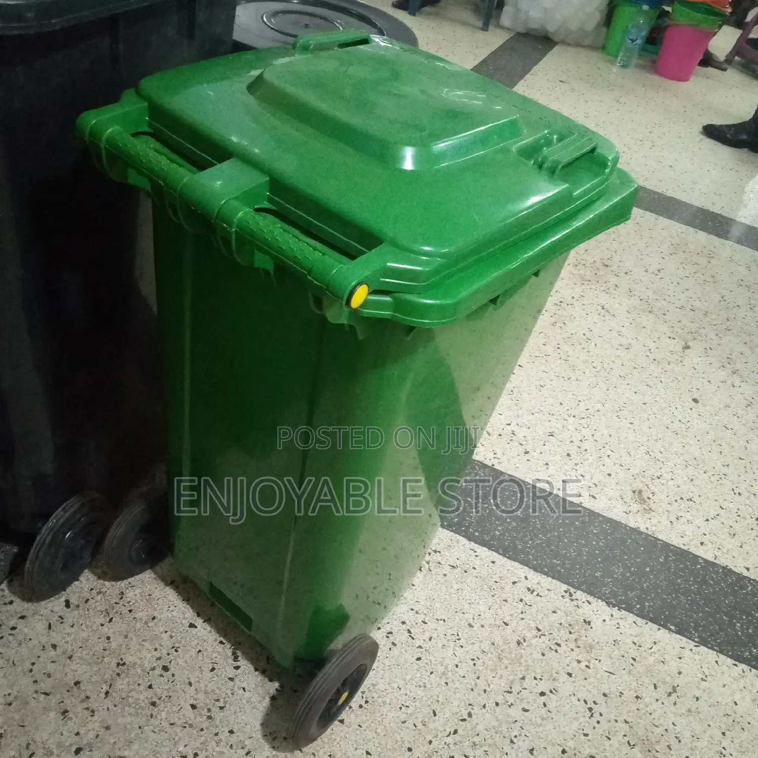 Strong Plastic 120ltr Dust Bin With Rollers