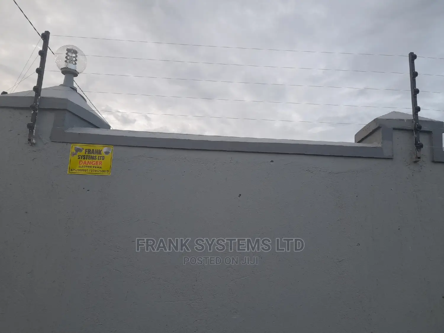 Electric Fence System With High Tense Wires