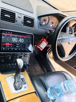 Tesla 10inches Fitted in Volvo